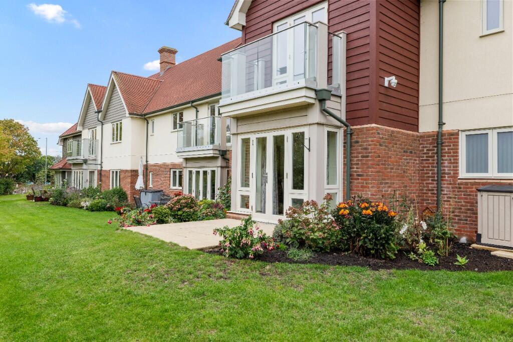 Bishops Manor, Collier Gardens, Austin Heath, Warwick, Warwickshire, CV34 photo 2