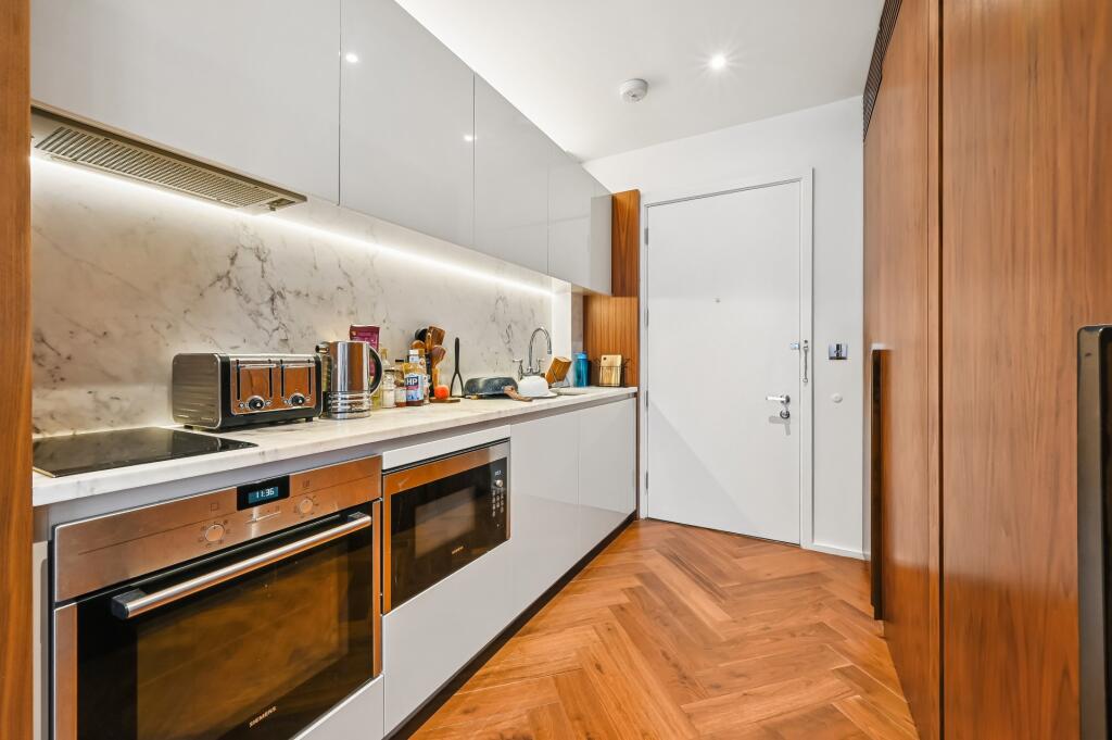 Apartment in London - View 5