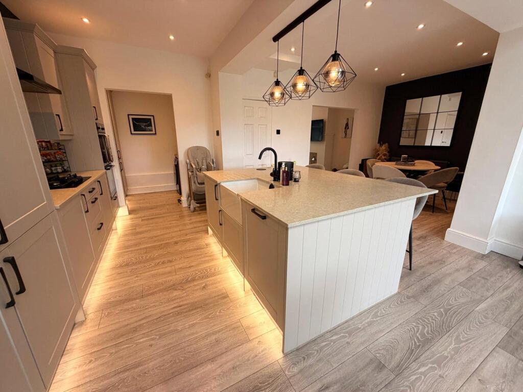 House in Bolton, Hunger Hill, Chew Moor - More