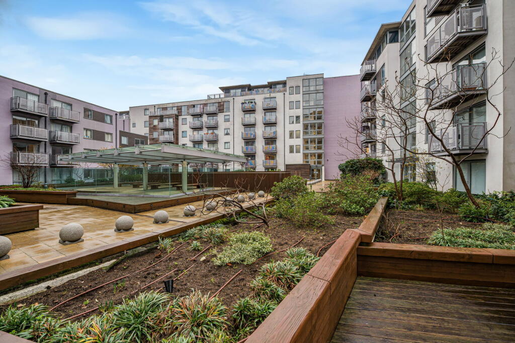 Main image of property: Deals Gateway, London, SE13 7RT