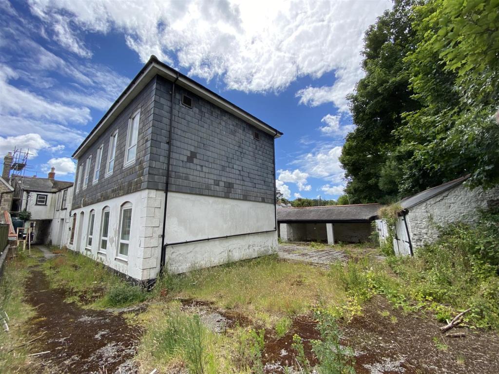 Studio terraced on Fore Street, Chacewater, Truro, £300,000