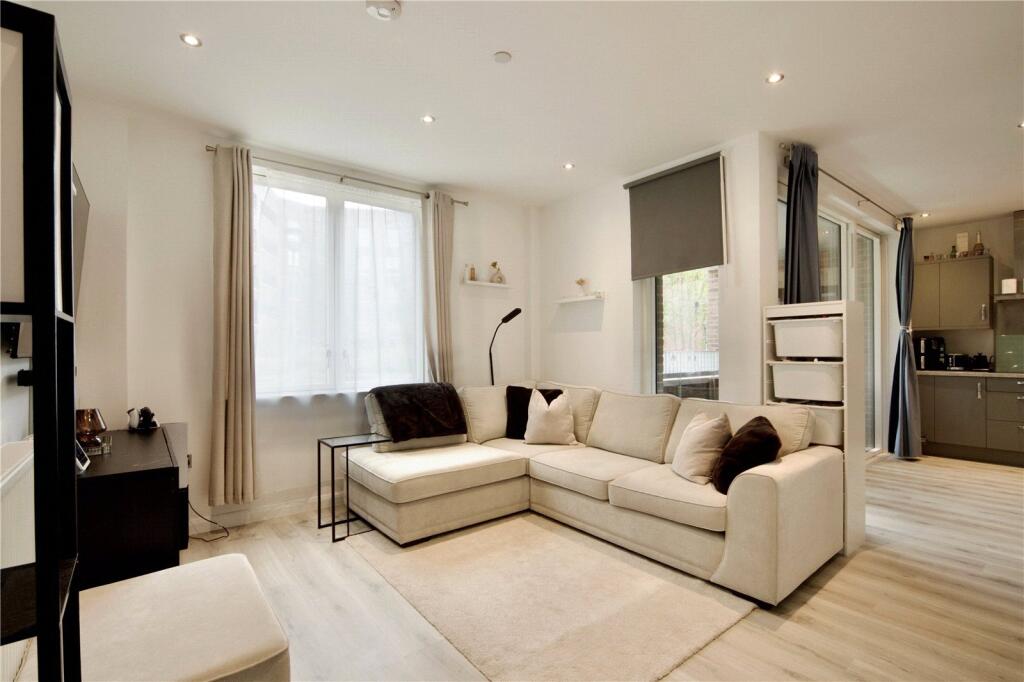 Apartment in Ilford - View 2