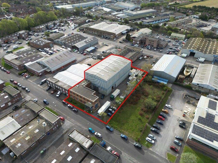 Main image of property: 14 Queensway, New Milton, BH25 5NN