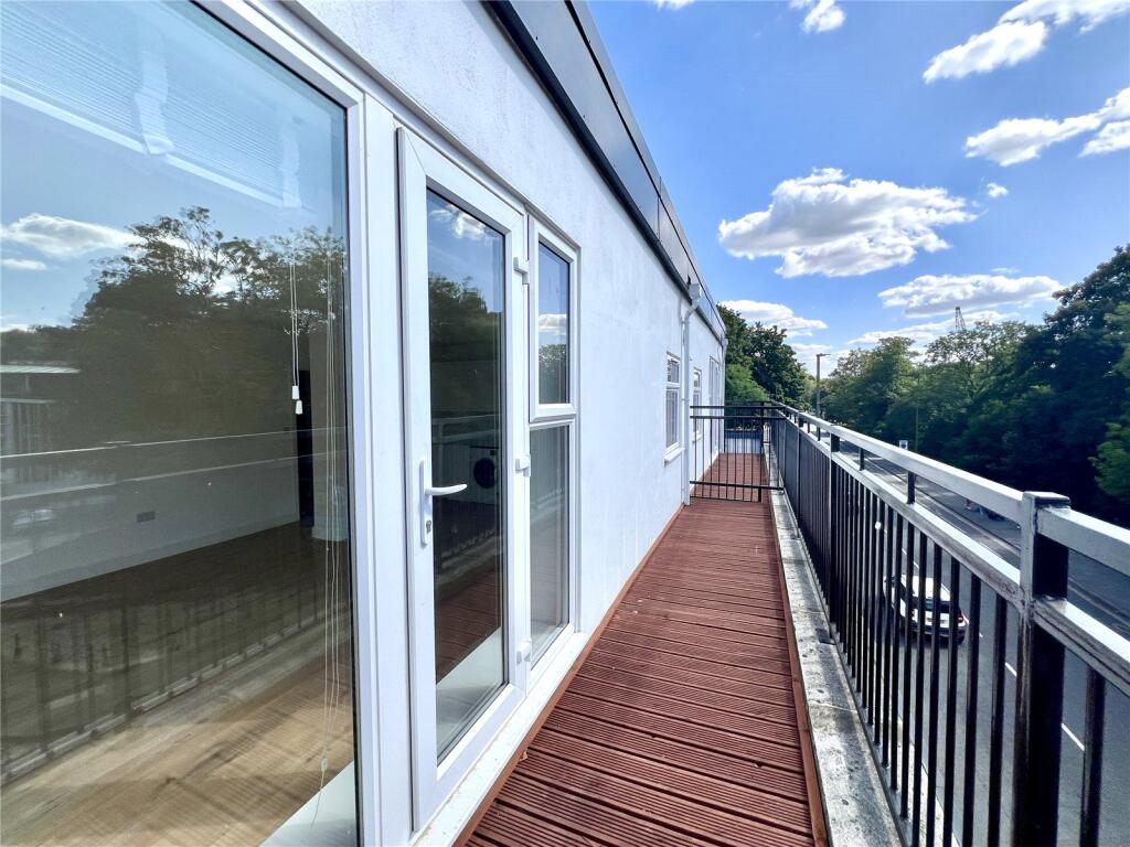 Apartment in Guildford - More