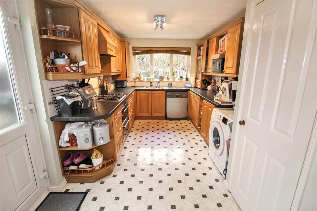 Rubens Close, Swindon, Wiltshire, SN25 photo 4