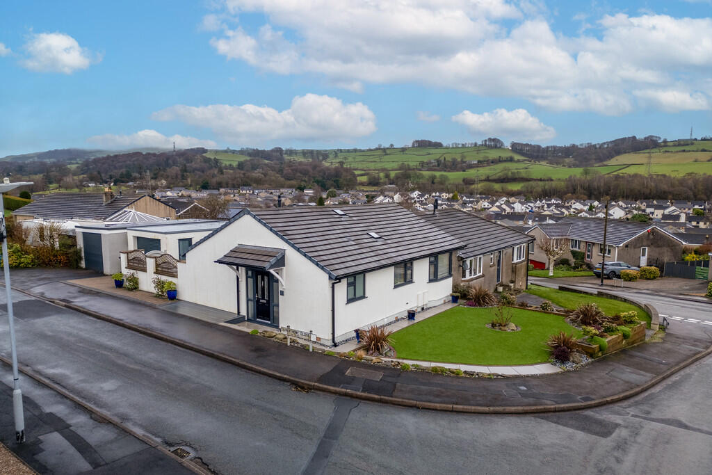 Main image of property: 67 Silver Howe Close, Kendal, Cumbria, La9 7NW