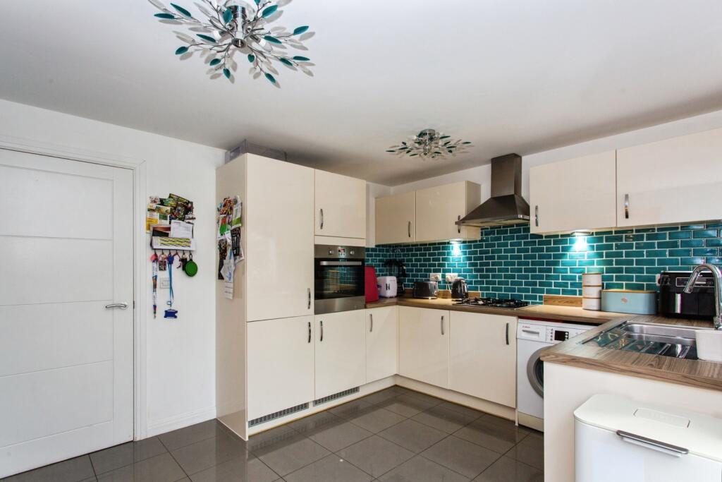 Radcliffe Drive, Farington Moss, Leyland, Lancashire, PR26 photo 3