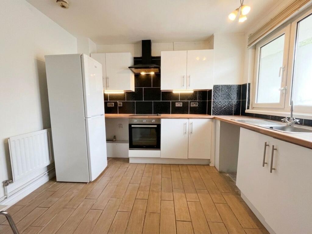Apartment in London, Norley Neighbourhood, Roehampton - View 2