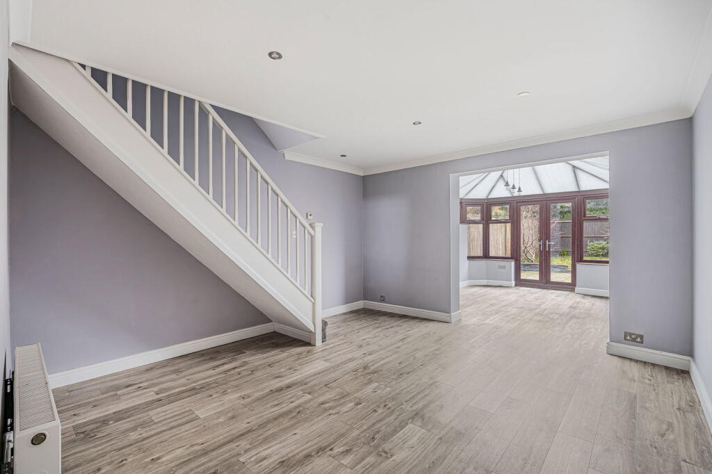 Churchfields, Burpham, GU4 photo 3