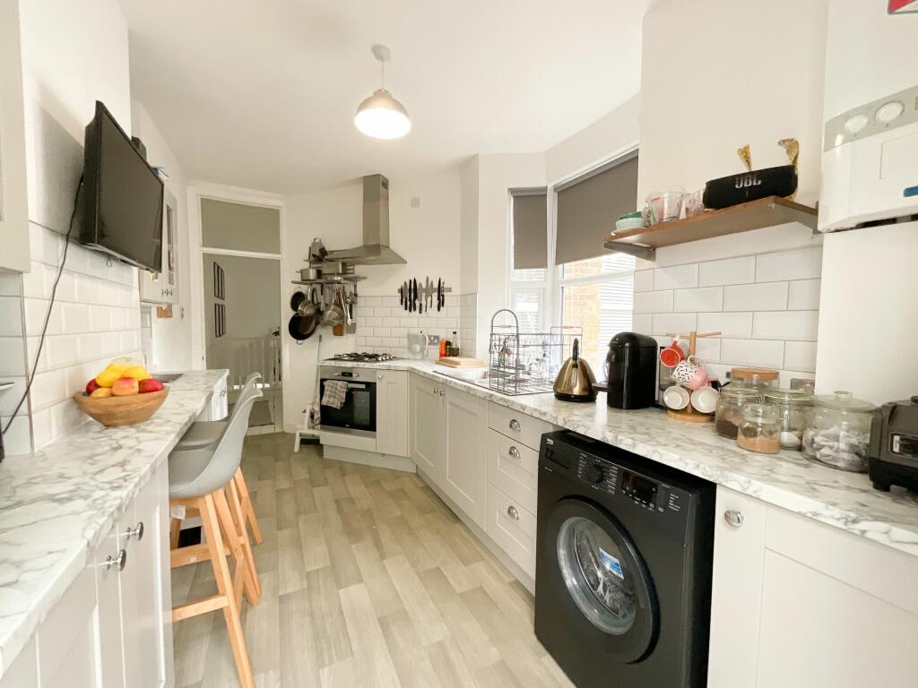 Apartment in Southend-on-Sea, Essex - View 3