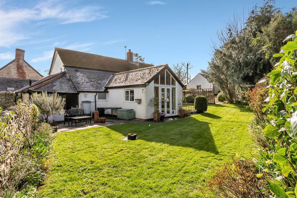 3-bed detached on Kilmington, Axminster, £595,000