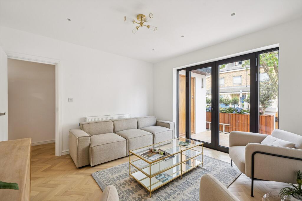 House in London, East Dulwich - More
