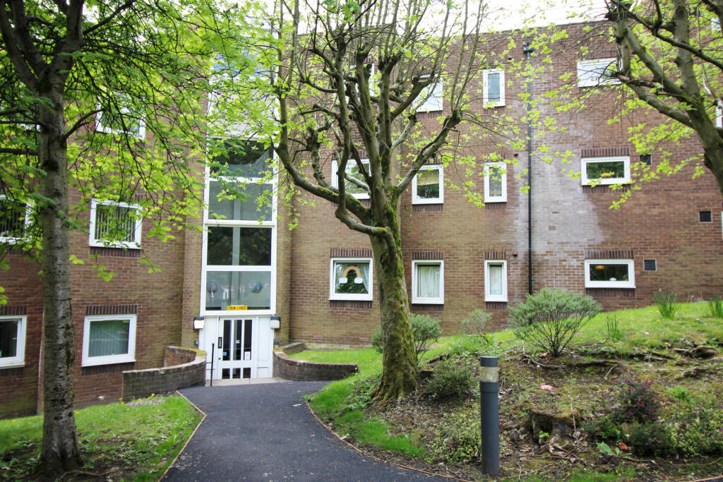 2-bed flat on Sunfield, Romiley, SK6, £120,000