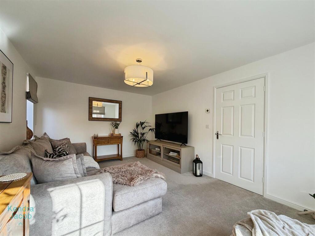 Warbler Way, Worksop photo 4