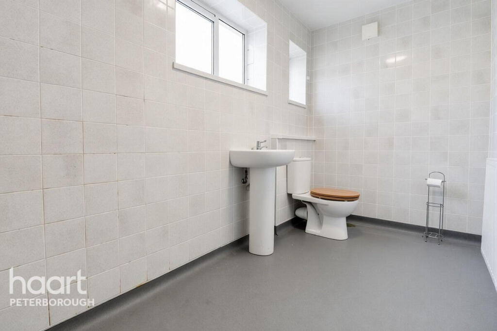 House in Peterborough, Parnwell - More