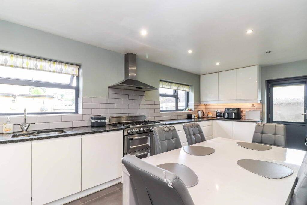 House in Hemel Hempstead - More
