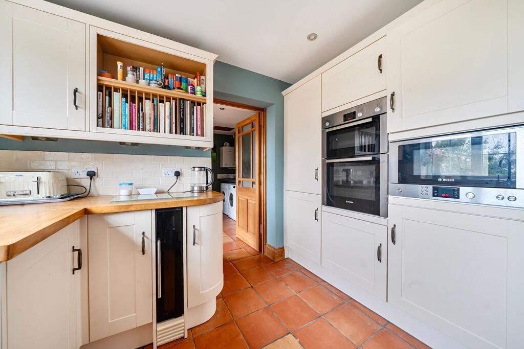 House in Luton - View 5