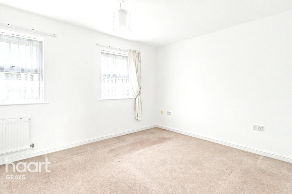 House in Romford - More