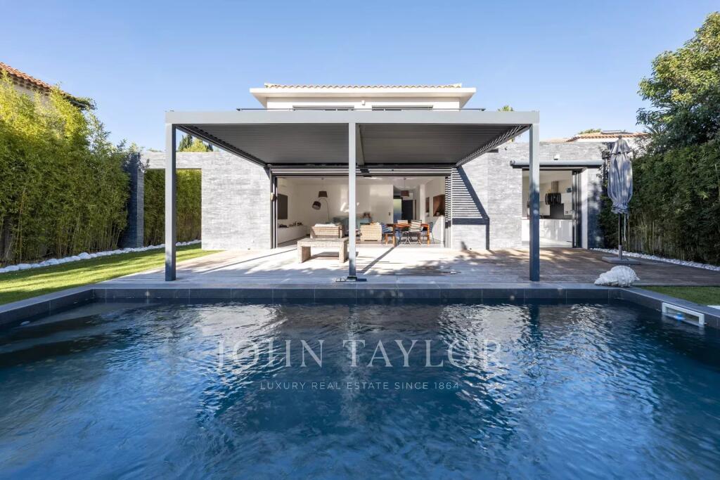 Main image of property: Provence-Alps-Cote d`Azur, Var, Sanary-sur-Mer