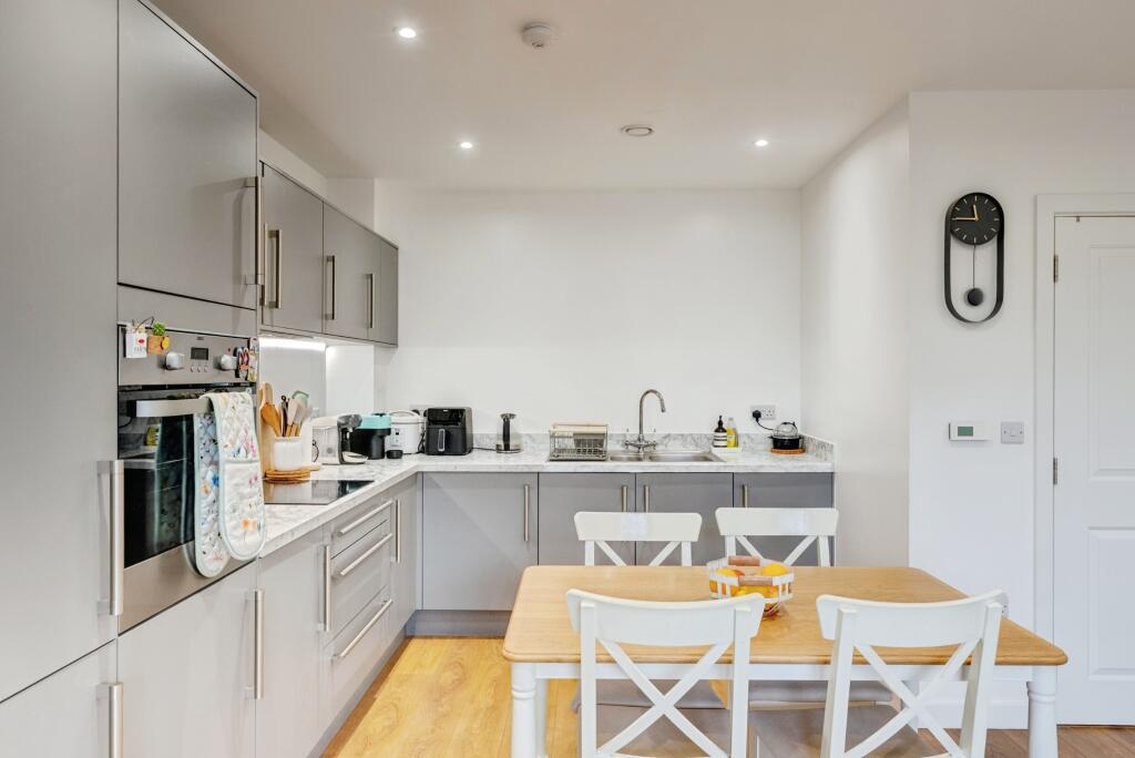 Apartment in London - More