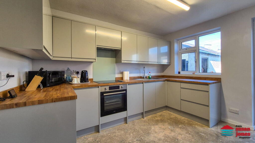 House in Llandudno - View 2