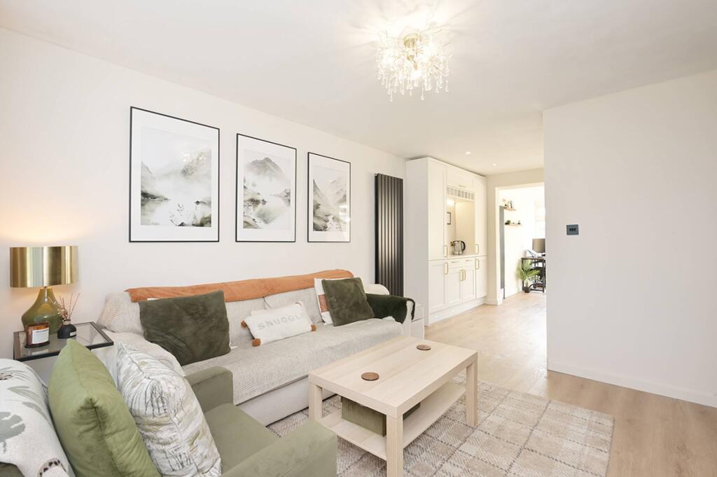 House in Edinburgh, East Craigs - View 4