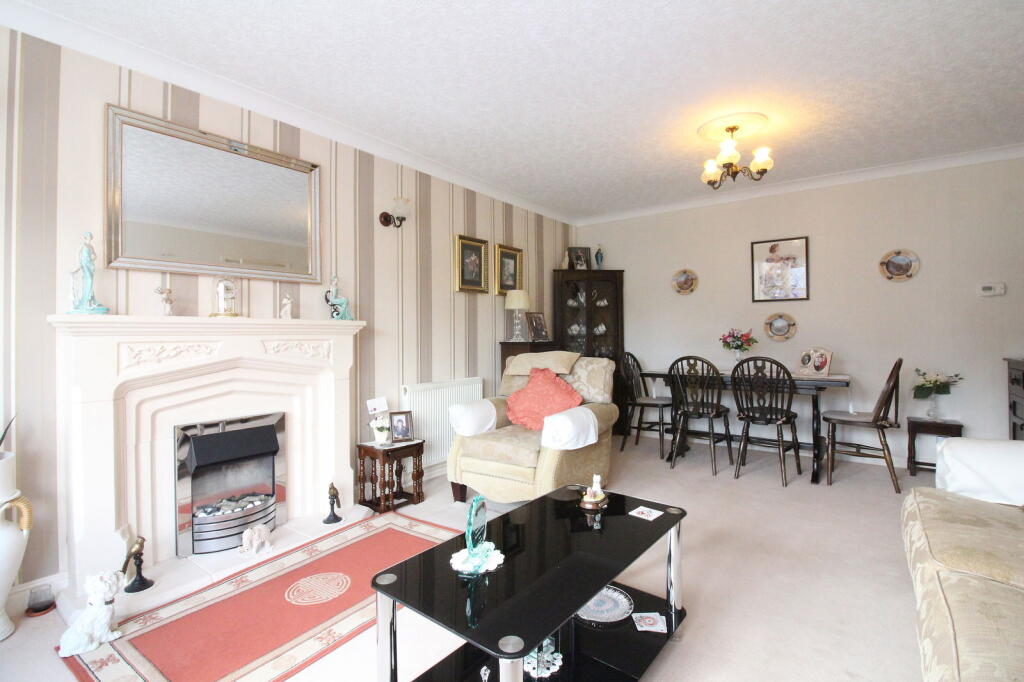 KINGSWINFORD, Ambrose Crescent photo 4