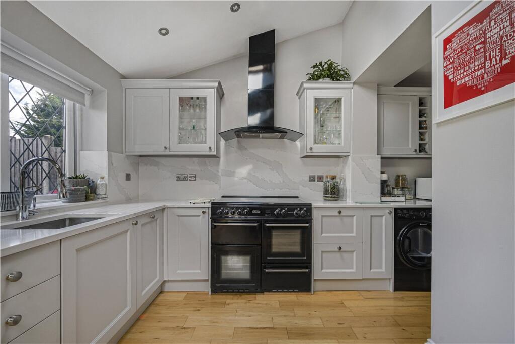 House in Bromley - View 4