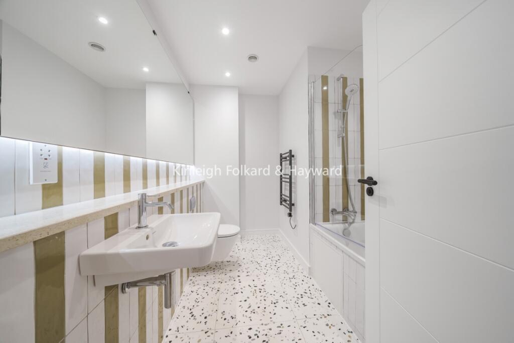 Apartment in Croydon - View 5