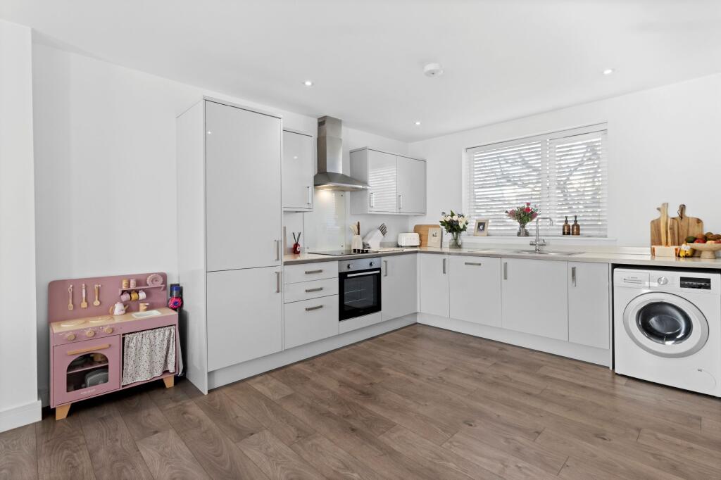 Apartment in Lewes, Newhaven - View 2