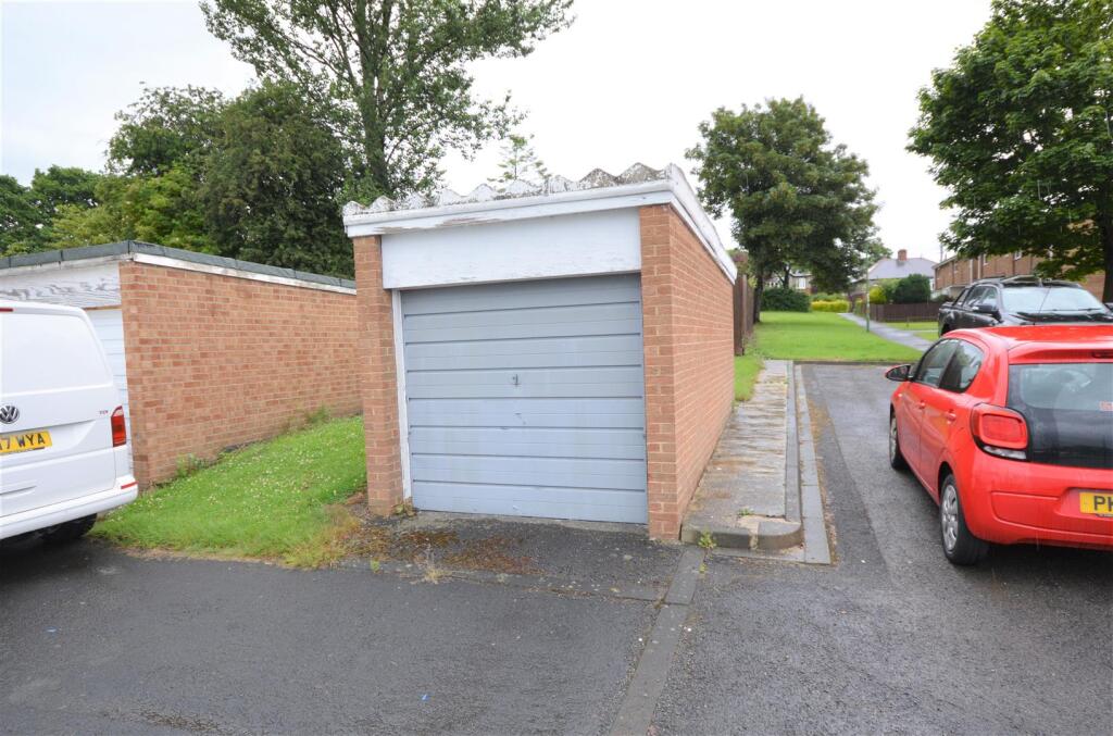 Thistleflat Road, Crook photo 2