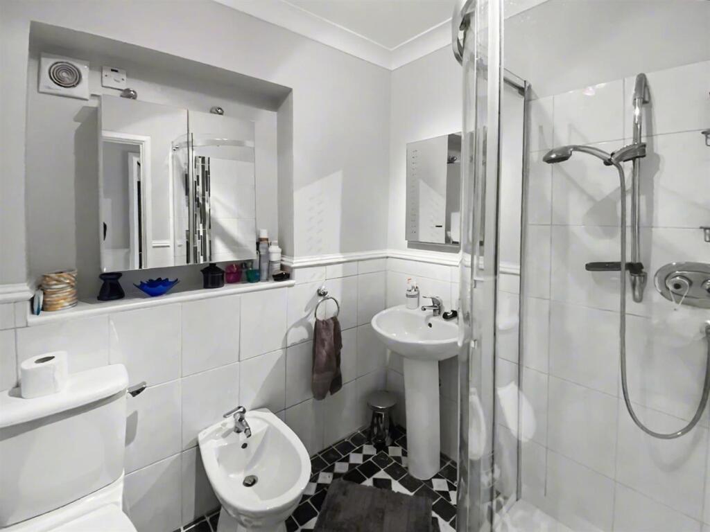 House in North Tyneside, Monkseaton - More