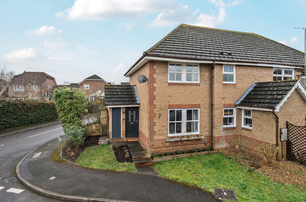 Main image of property: Lammas Mead, Binfield, Bracknell, Berkshire, RG42