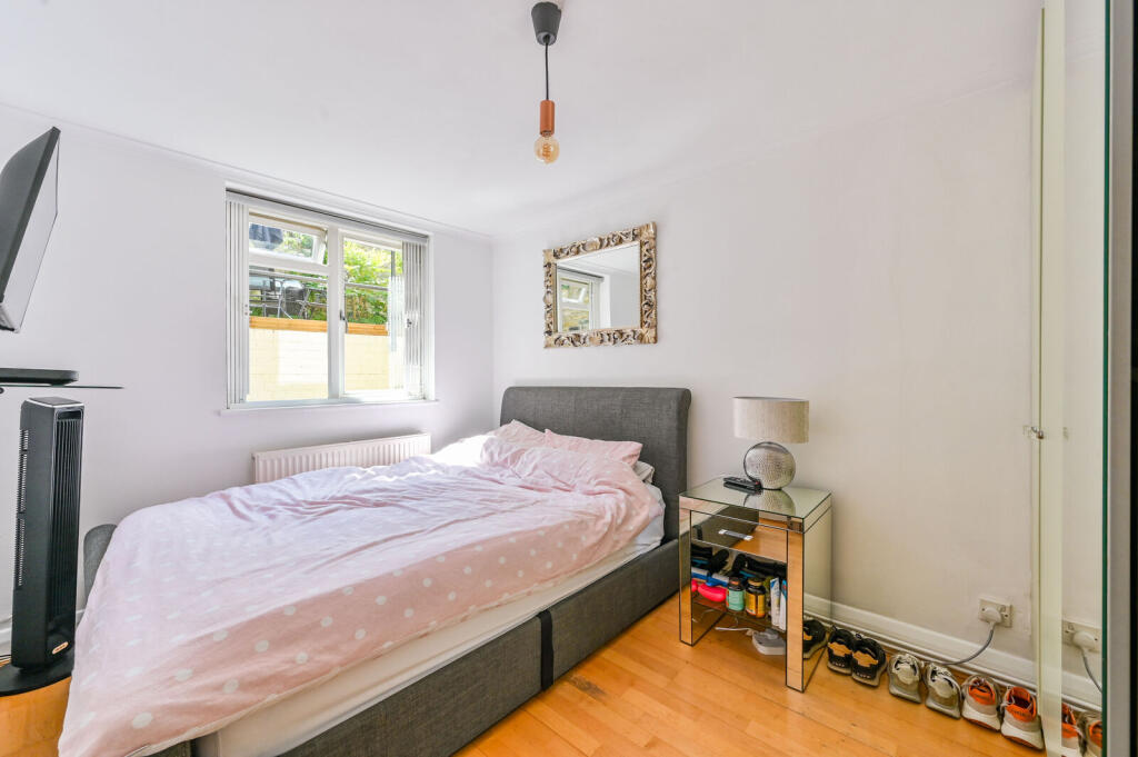 Apartment in London - View 5