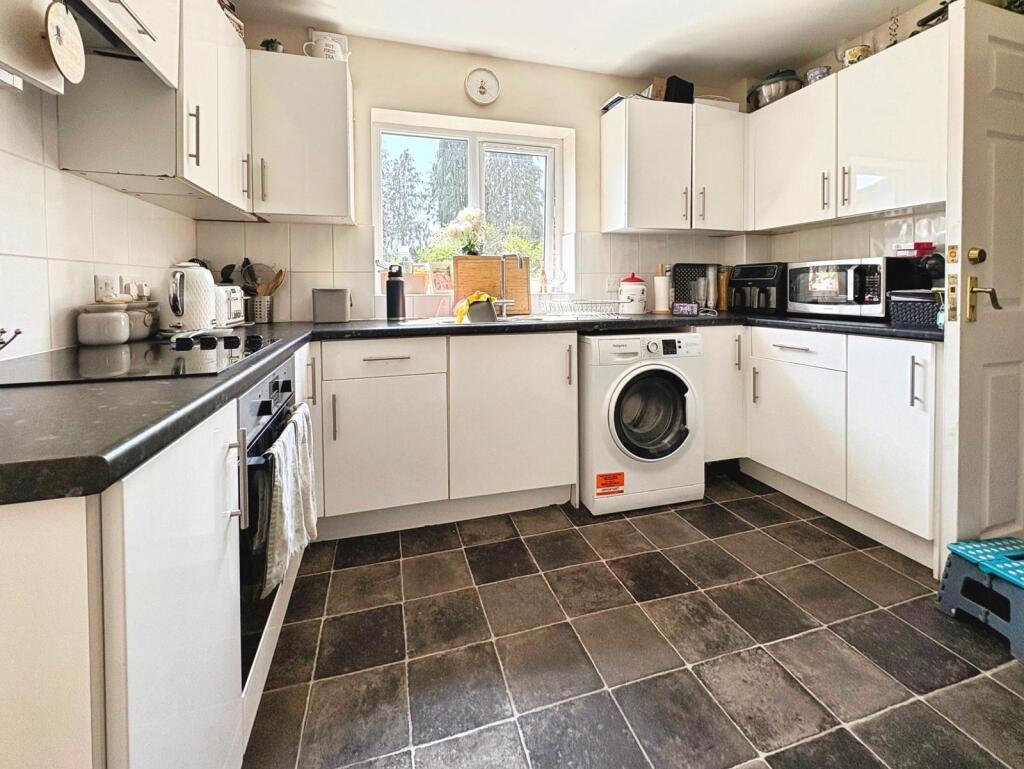 Broughton Avenue, Aylesbury photo 4