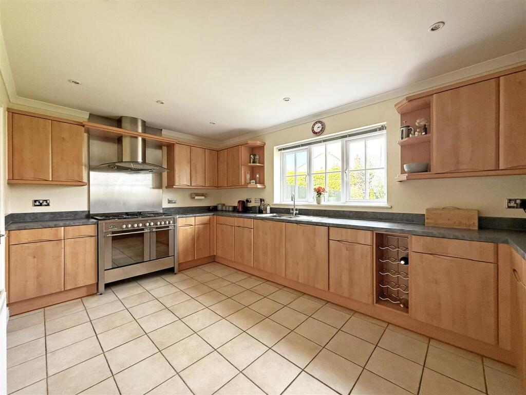 Loveridge Drive, Baschurch, Shrewsbury photo 3