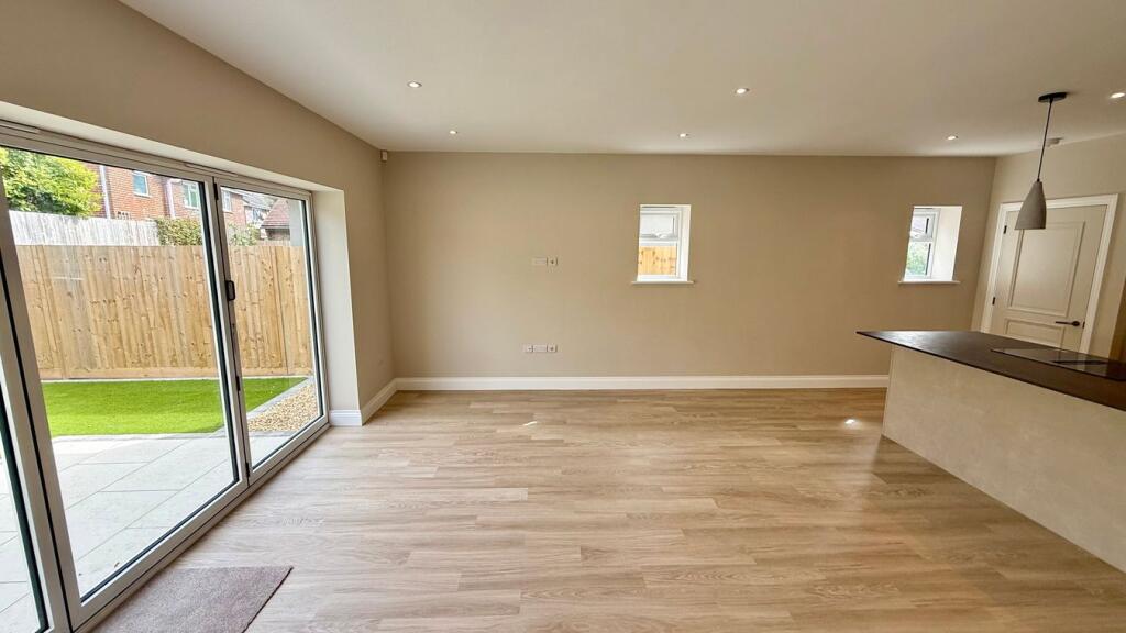 House in New Forest, Lymington and Pennington - More