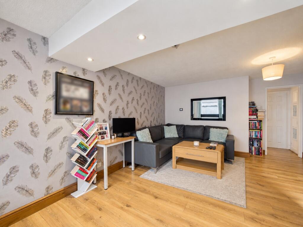 Apartment in South Ockendon, Essex - More