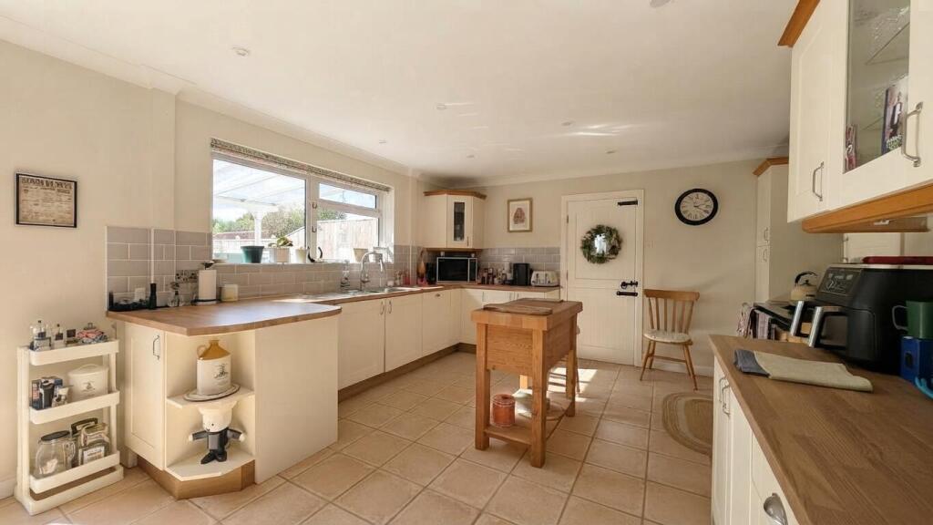 House in Taunton, Hatch Green - View 2
