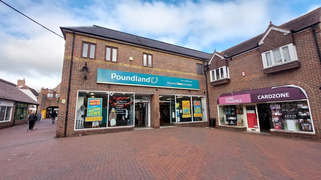 Main image of property: 35 Newland Street, Grove Shopping Centre, Witham, Essex, CM8