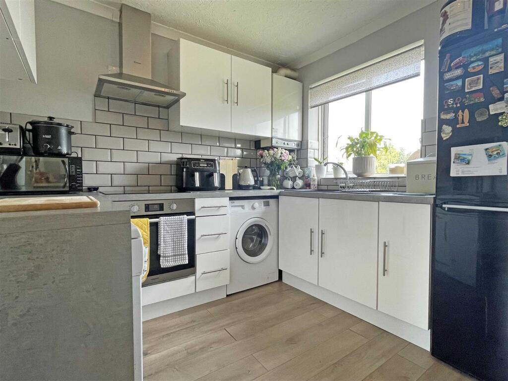 Tamar Rise, Springfield, Chelmsford photo 3