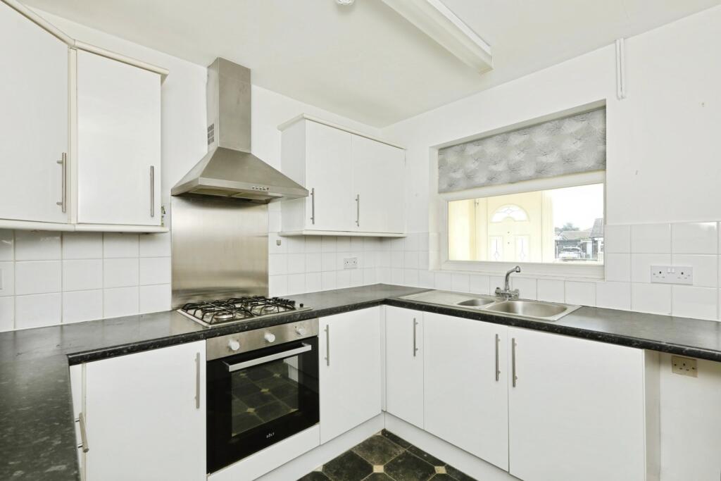 House in Rotherham, Bramley - More