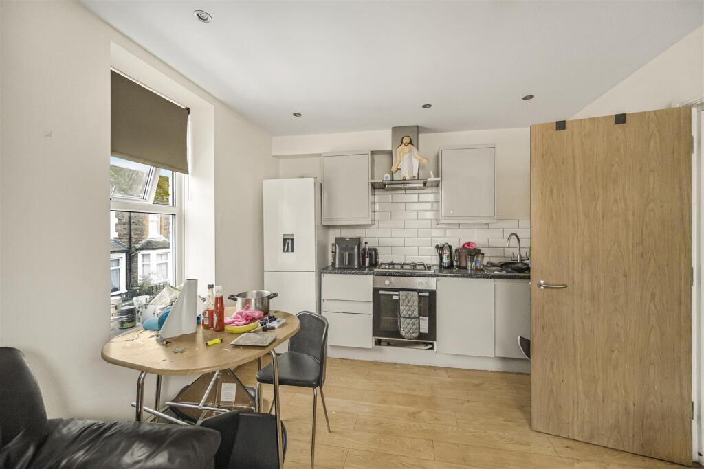 House in Cardiff - View 4
