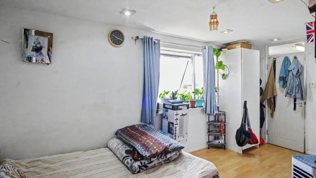 Apartment in London - More