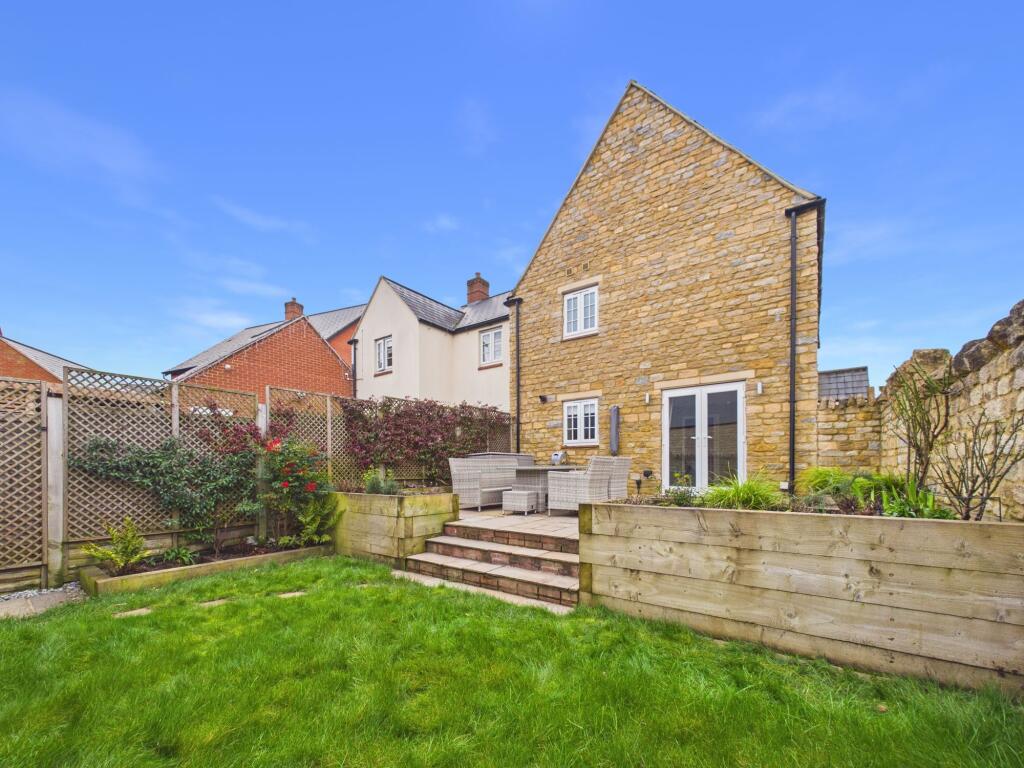 House in Silverstone, West Northamptonshire - View 2