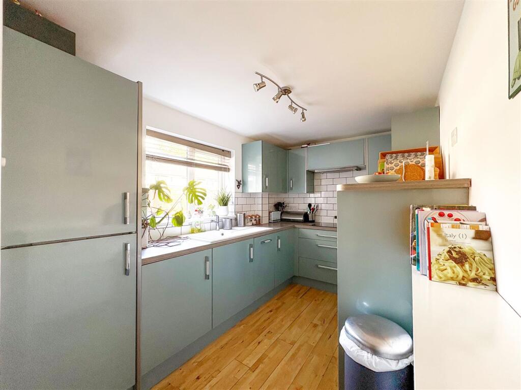 Apartment in Brighton - View 4