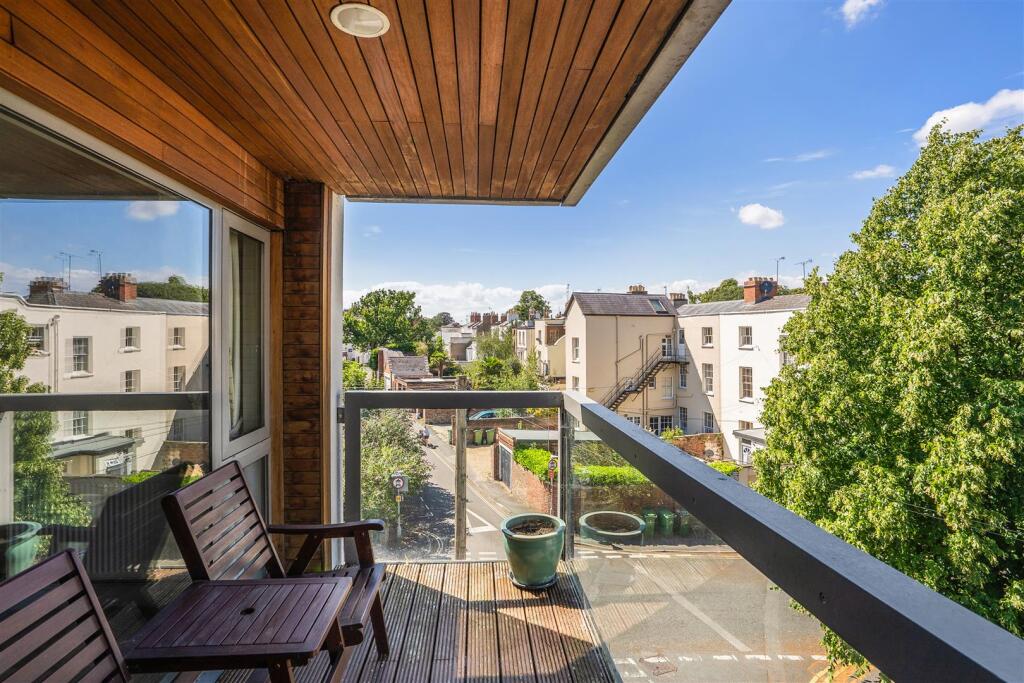 Apartment in Cheltenham, Sandford, Montpellier - View 2