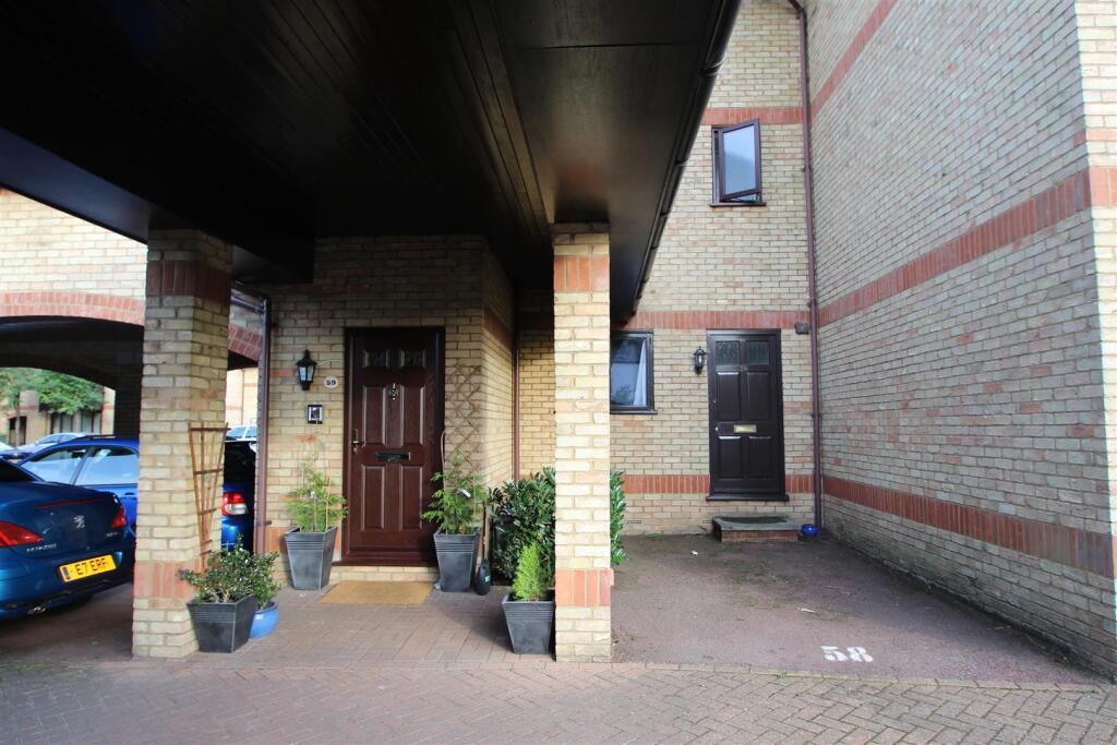Main image of property: STUDIO APARTMENT Lygean Avenue, Ware