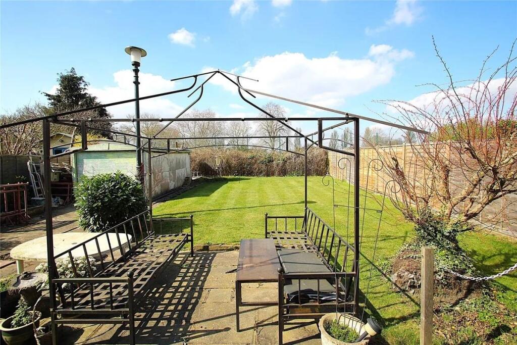 Molesey Road, Hersham, Walton-On-Thames – pohled 2