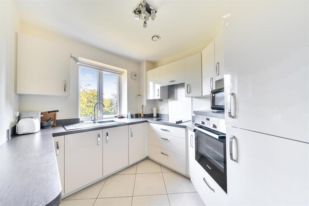 25 Summerfield Place, Wenlock Road, Shrewsbury, SY2 6JX photo 4